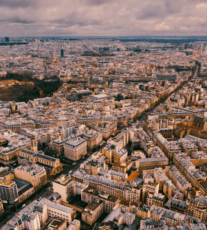 Vue aérienne Paris en fin de journée.