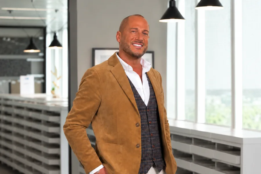 David, expert en Immobilier neuf Kaufman & Broad - Série Les Clés du Neuf sur M6+