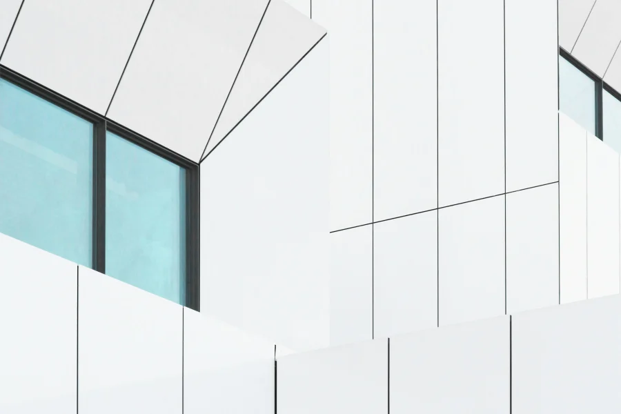 Vue sur un bâtiment blanc