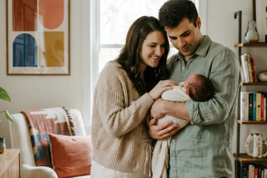 Couple qui déménage avec un bébé