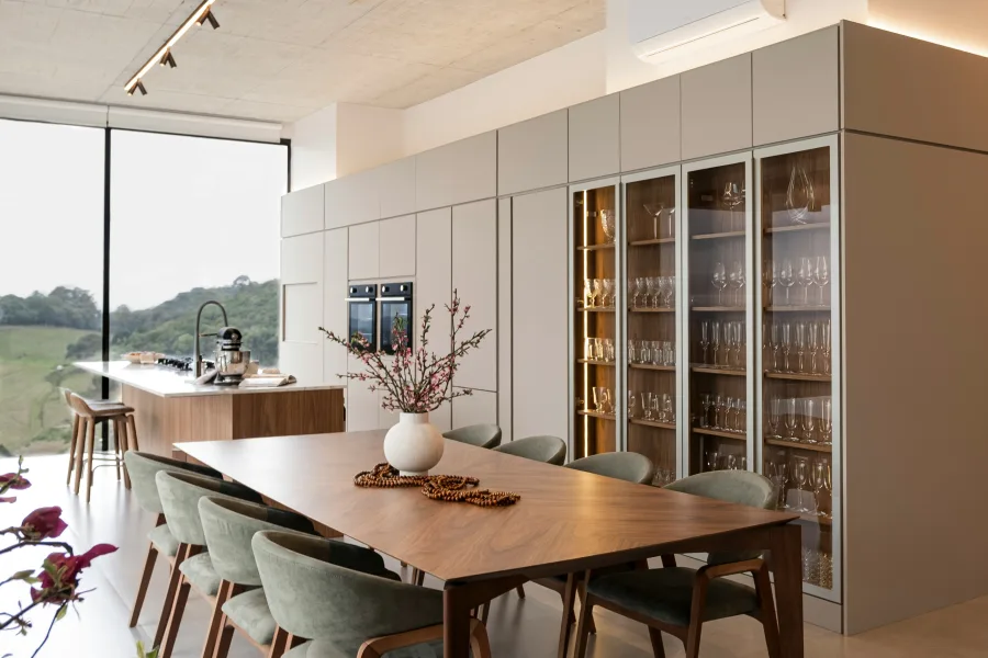 Vue sur une salle à manger